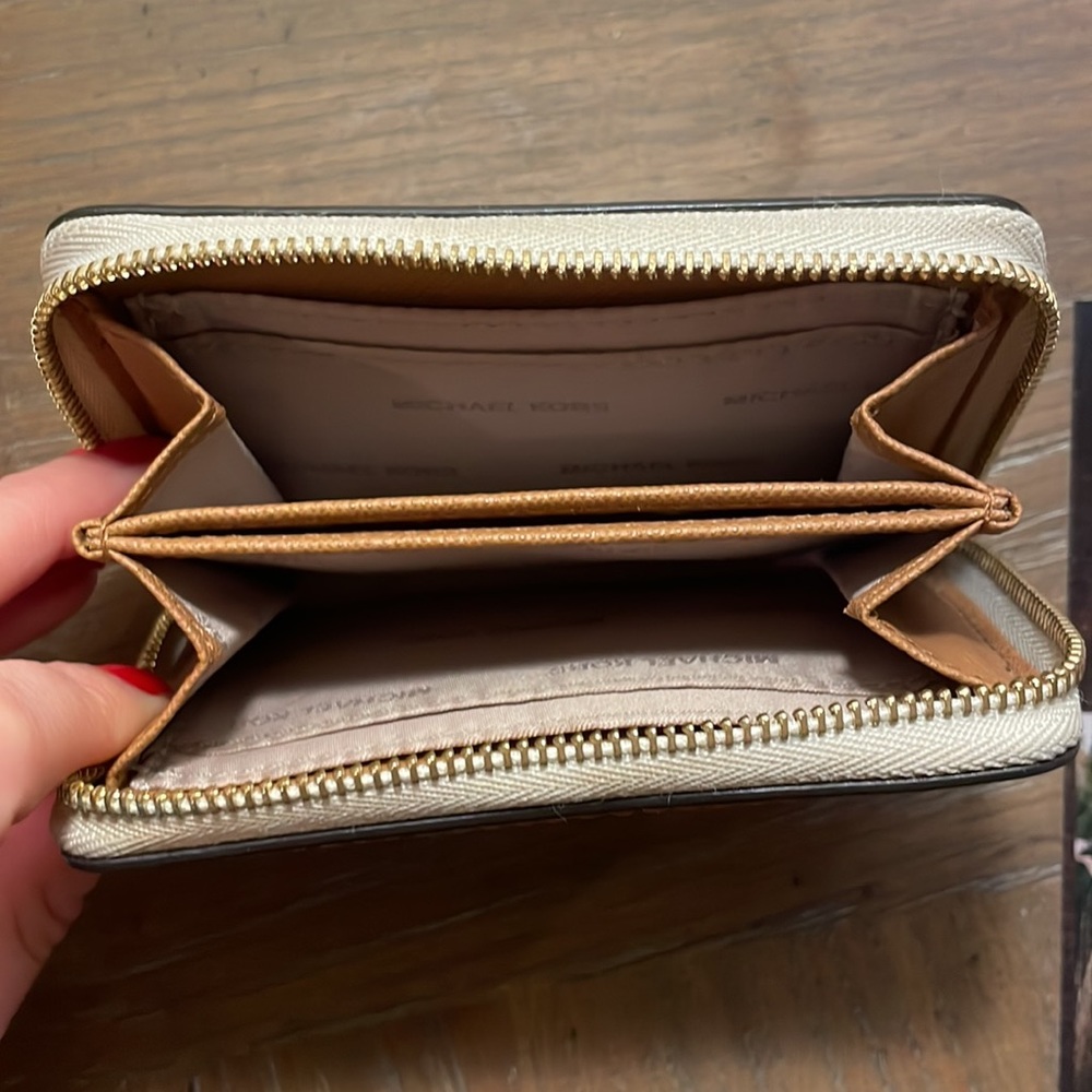 COPY - Michael Kors wallet - Picture 4 of 5